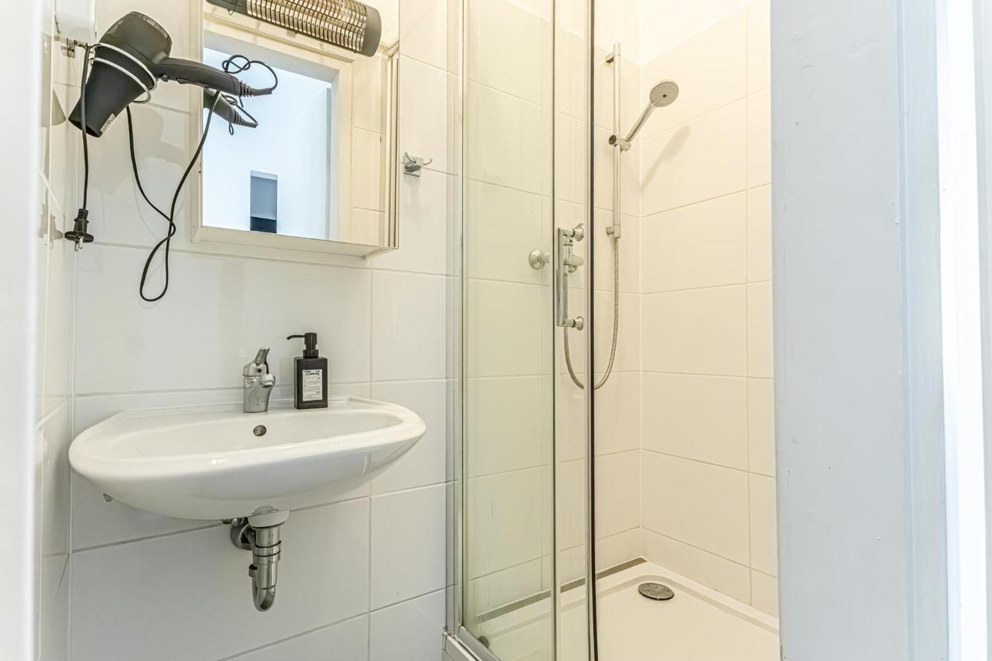 Stylish 1Br Apartment- Near Westbahnhof U3&U6 Vienna Exterior photo